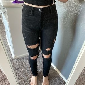 •black ripped jeans